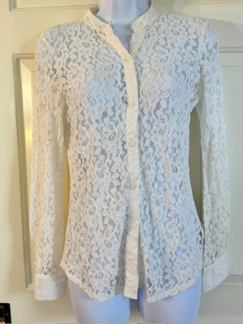 * Liz Claiborne Ivory Floral Lace Button Up Long Sleeve Blouse S